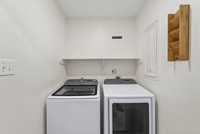 Building Photo - 9006 Wildbird Ln