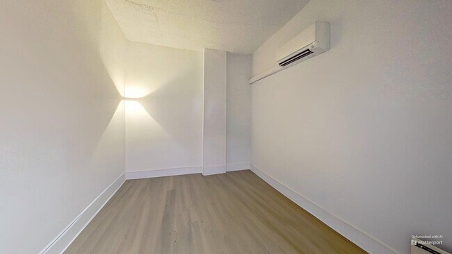 Building Photo - 1 bed / 1 bath ~ July 2024 Move-In
