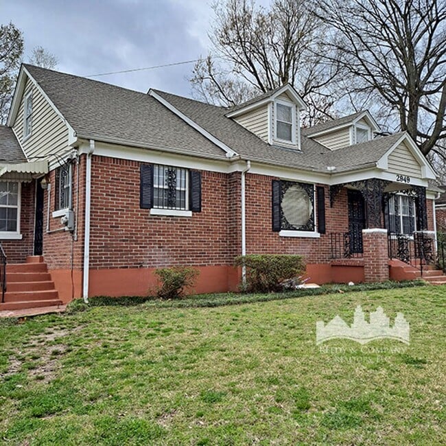 Primary Photo - 2949 Yale Ave