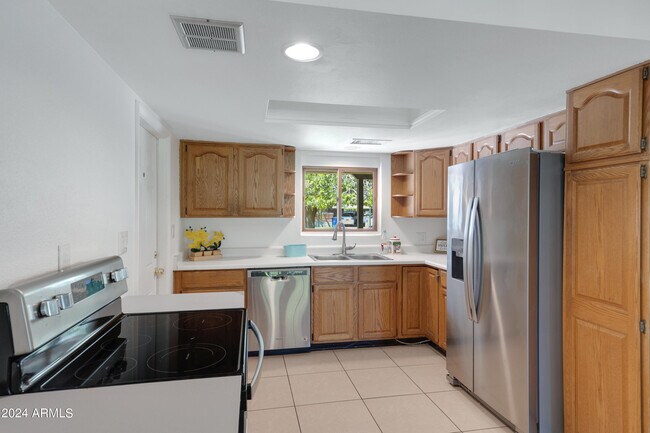 Primary Photo - 335 E Solana Dr