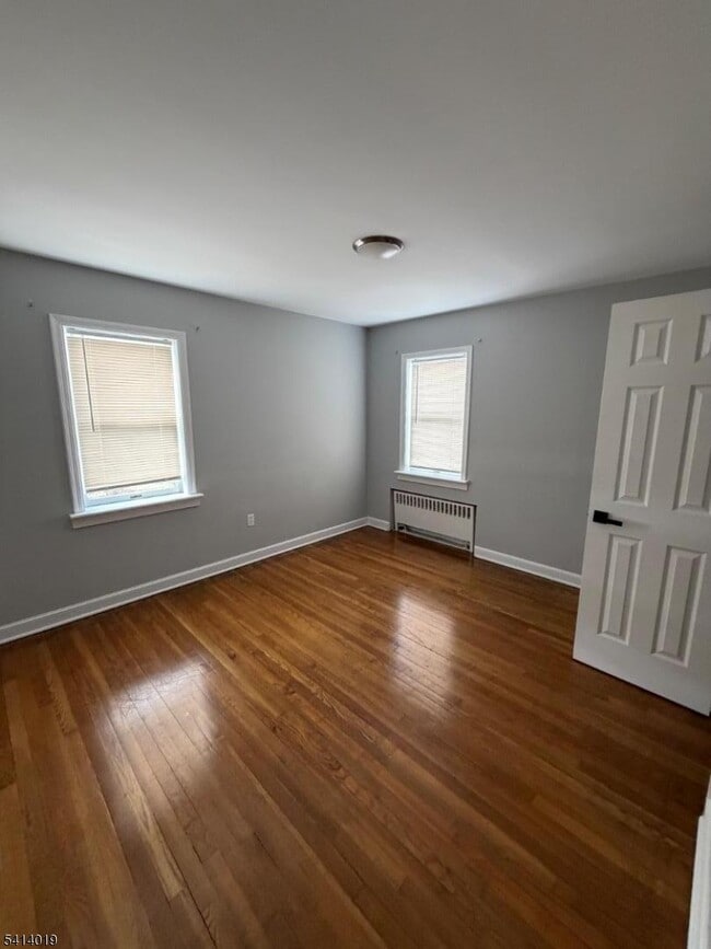 Building Photo - 7 Center Grove Rd