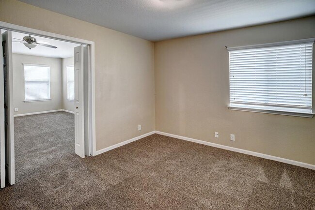 Building Photo - 319 Wildcat Dr