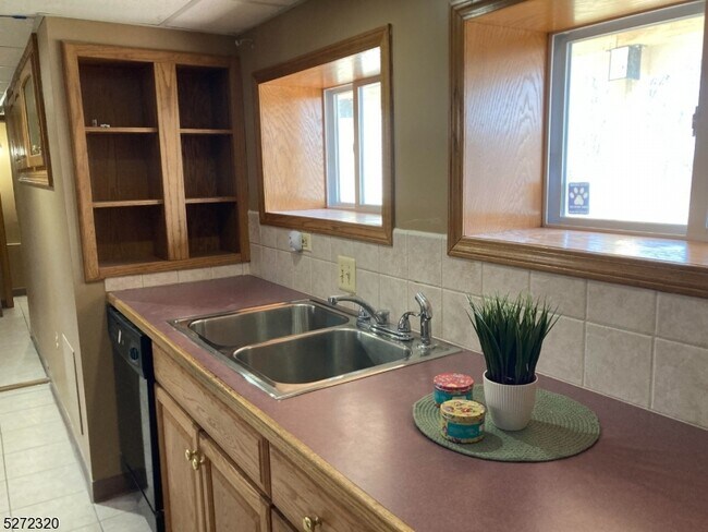 Building Photo - 748 Green St