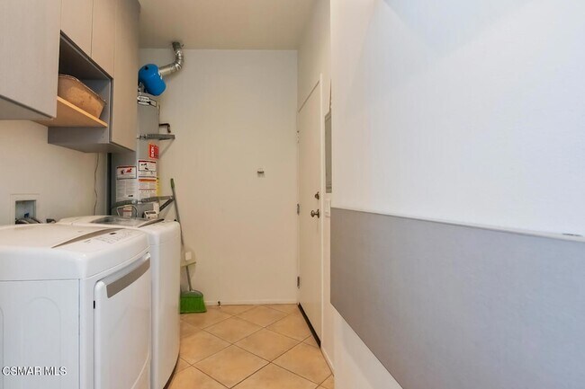 Building Photo - 2438 Kipana Ave
