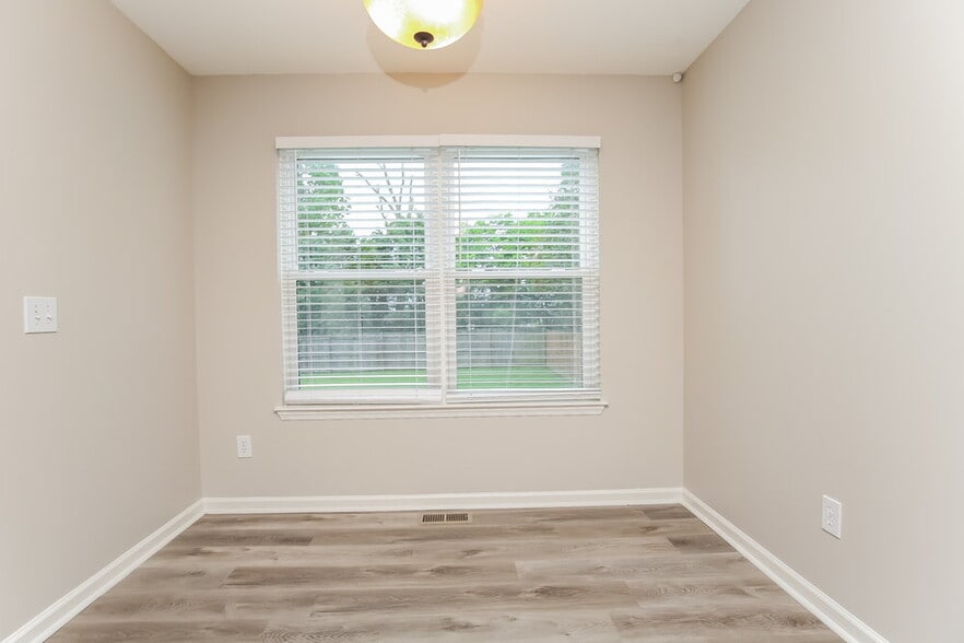 Building Photo - 6628 Shadyview Dr