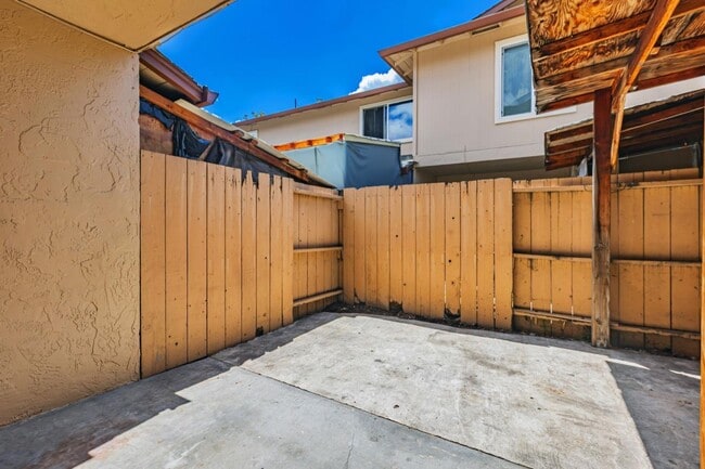 Building Photo - 985 Bellhurst Ave