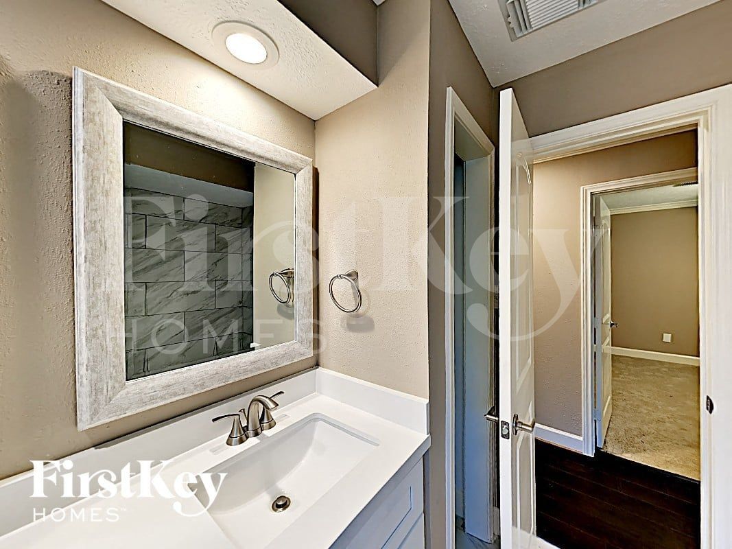 Building Photo - 672 Ravensworth Dr