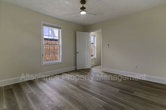 Building Photo - 1506 B Mt Vernon Ave