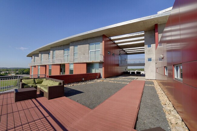 Building Photo - 2115 Yeaman Pl
