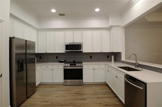 Building Photo - 8248 Tivoli Dr