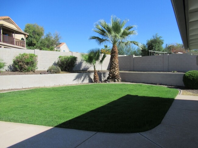 Building Photo - Nice 4 Bedroom + Den Home With Pool In AHWATUKEE!