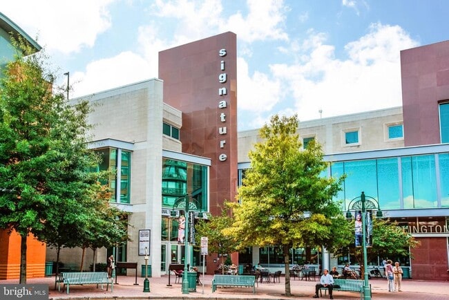 Building Photo - 2822 S Buchanan St