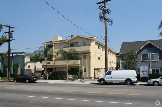 Building Photo - 21505 Saticoy St