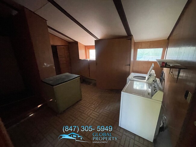 Building Photo - 3 Bedroom Home with Lake View – Camdenton, MO