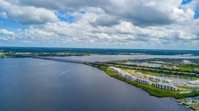 Building Photo - 910 Tidewater Shores Loop