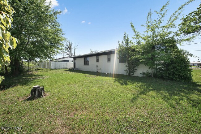 Building Photo - 922 Everitt Ave