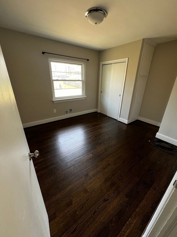 Building Photo - 1105 Ironington Rd