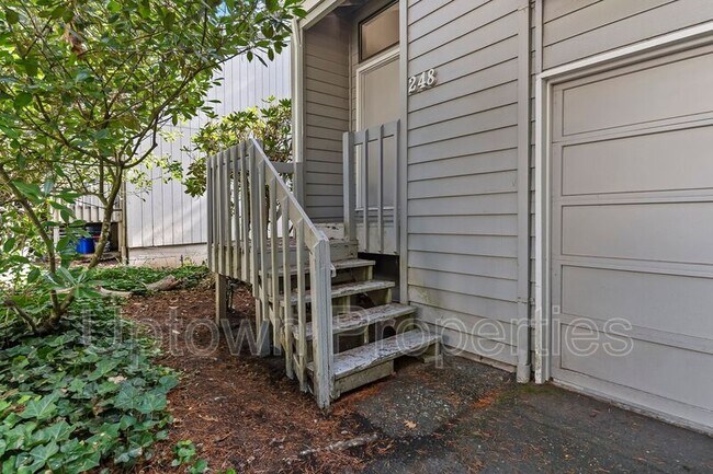 Building Photo - 250 Cervantes Cir