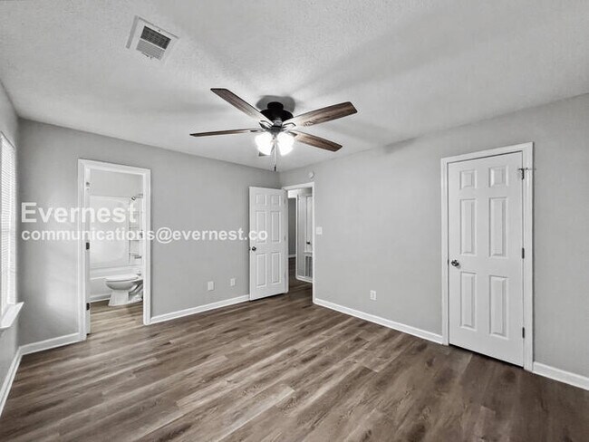 Building Photo - 10005 Riggan Dr