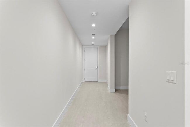 Building Photo - 275 1st Ave S