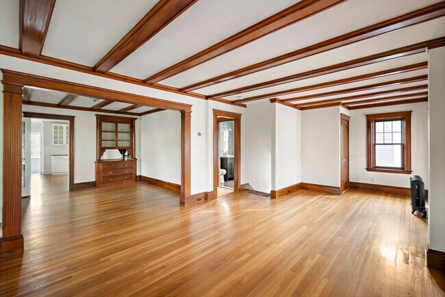 Building Photo - 113 Cushing Ave