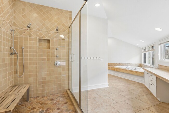 Building Photo - 400 Clayton St