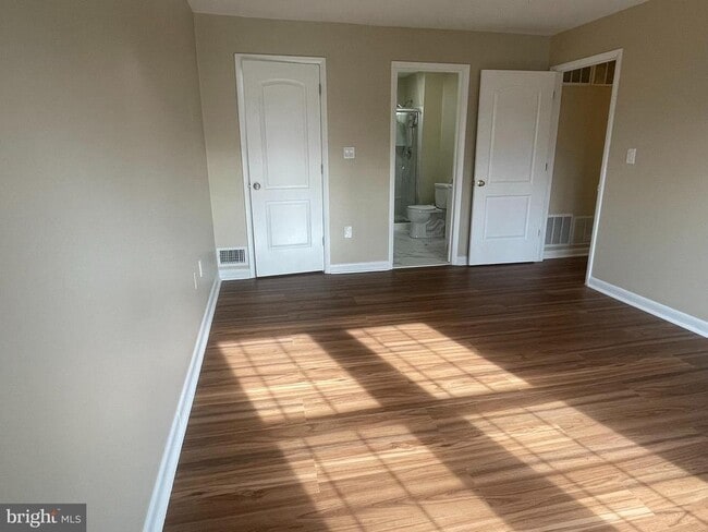 Building Photo - 81 Willow Ct