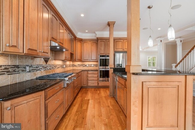 Building Photo - 5905 Lone Oak Dr