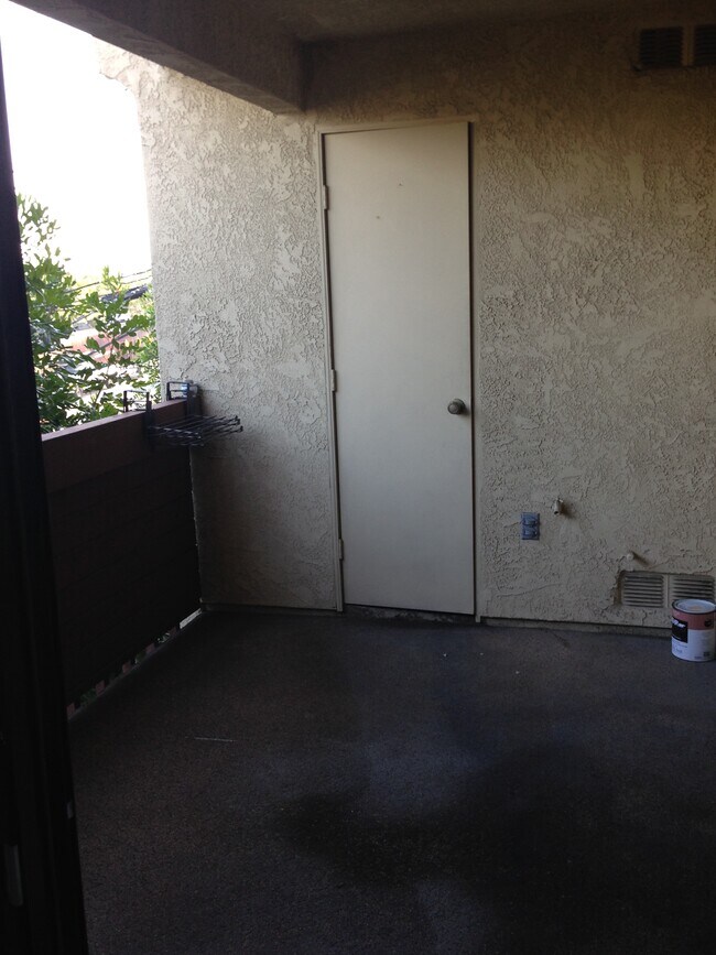 Building Photo - 2501 Temple Ave