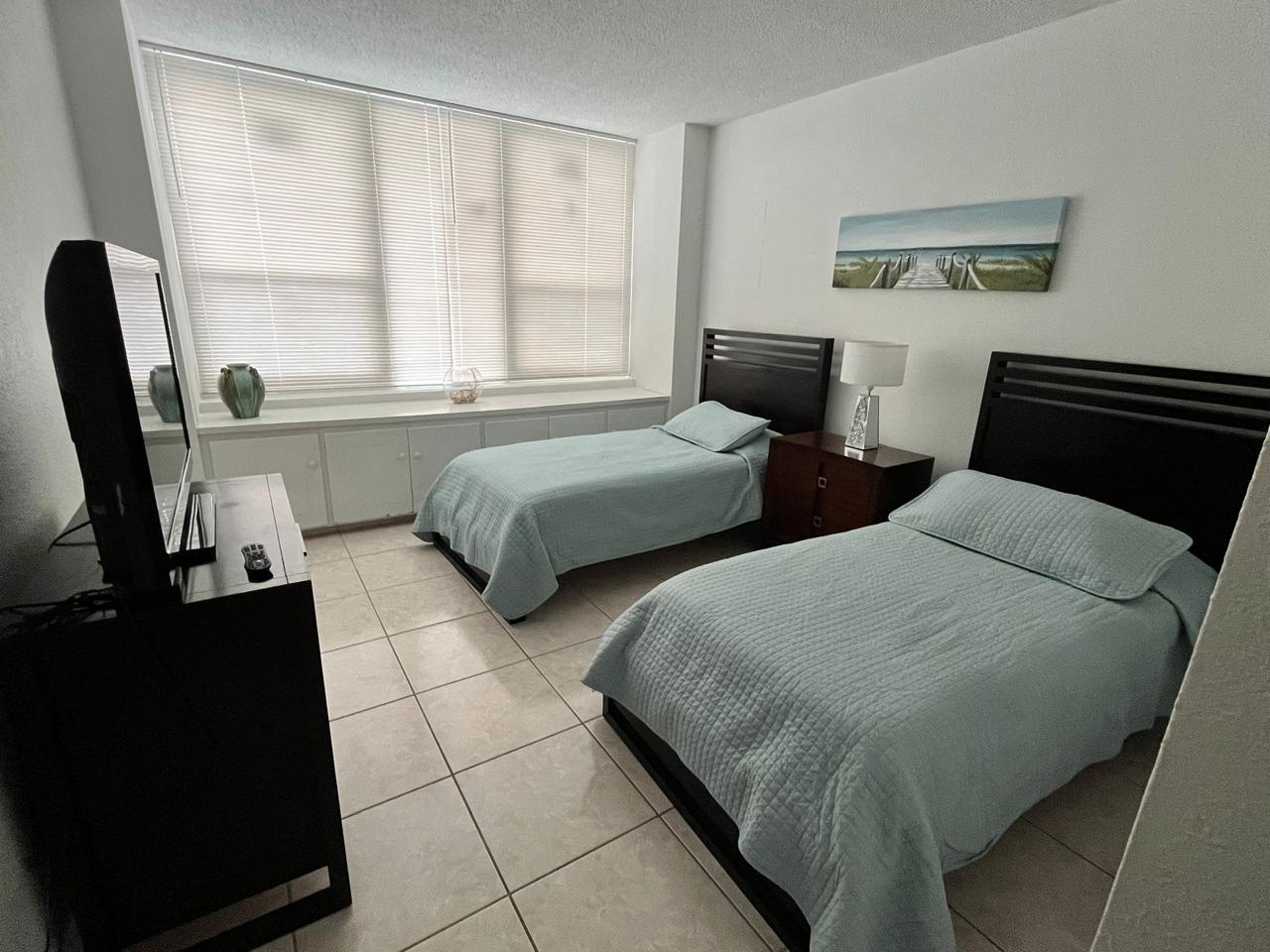 Building Photo - 3505 S Ocean Dr