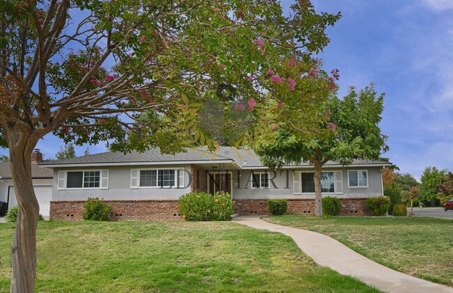 Building Photo - 412 W Sample Ave