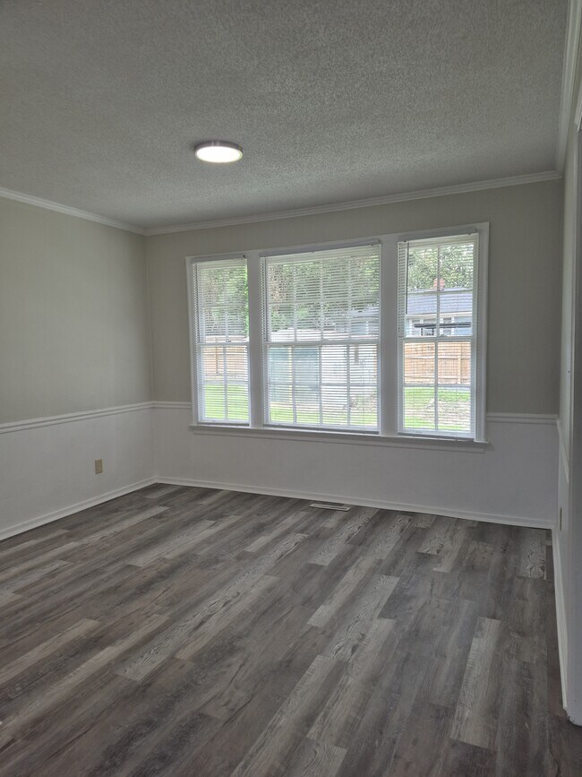 Building Photo - 812 Cherokee Ave