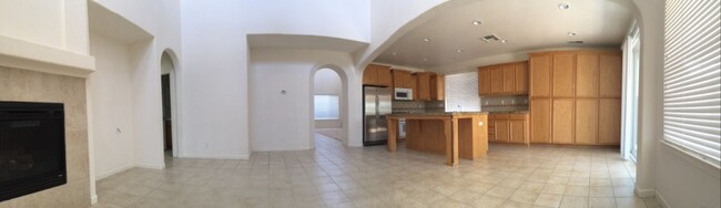 Building Photo - BEAUTIFUL TWO STORY 5 BEDROOM 3 BATH MERCE...