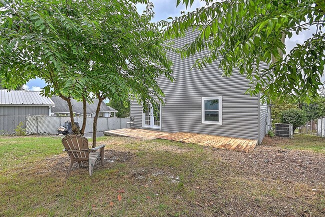 Building Photo - 4 Bedrooms 3 Baths Bristol TN