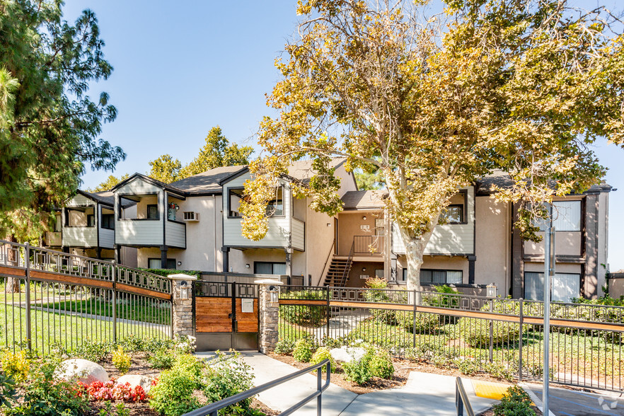 Entrance - Stonewood Apartments