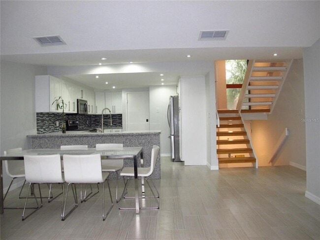 Building Photo - 1511 S Bay Villa Pl