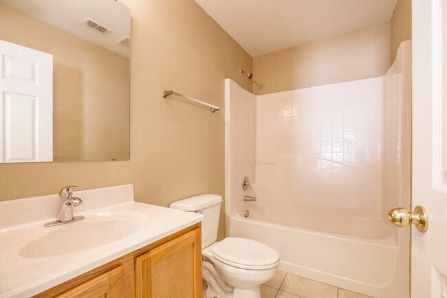 Building Photo - 2712 Whispering Trails Dr