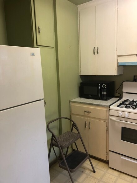 Kitchen - 3536 N 47th Ave