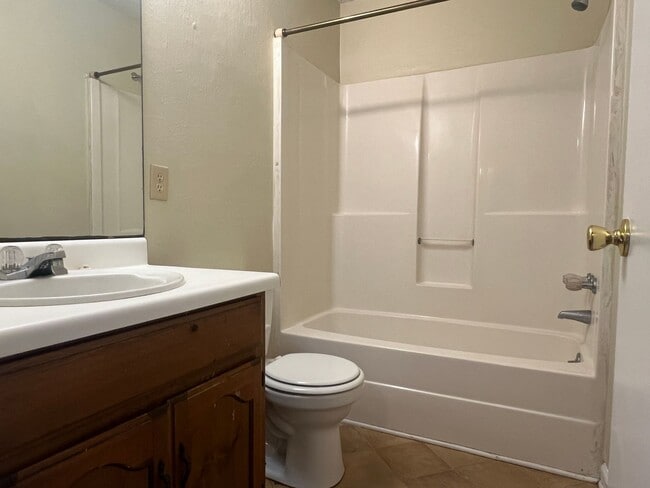 Building Photo - Cute Home in Cochran