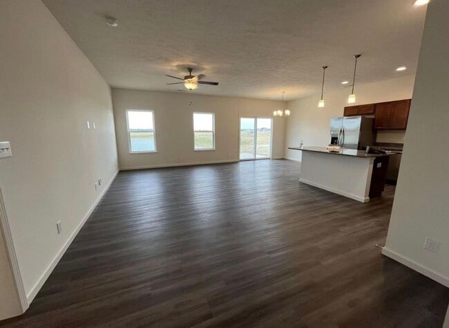 Building Photo - East Side - Newer Ranch Style House