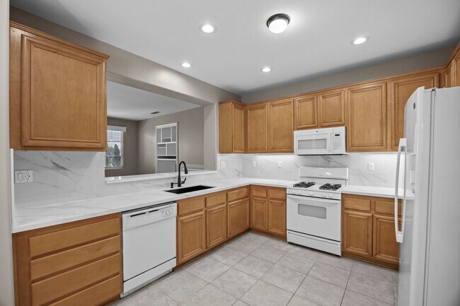 Building Photo - Beautiful detached condo in Painted Trails!