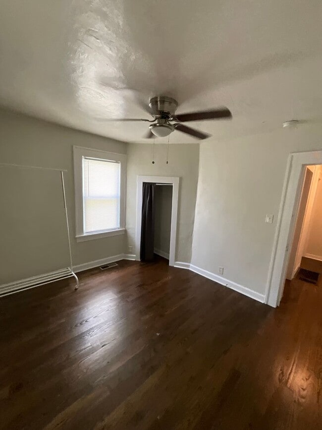 Building Photo - Cozy 2 Bedroom