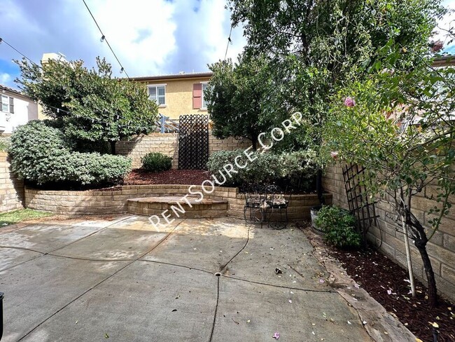 Building Photo - 3 Bedroom Townhome for Lease in Mariposa C...