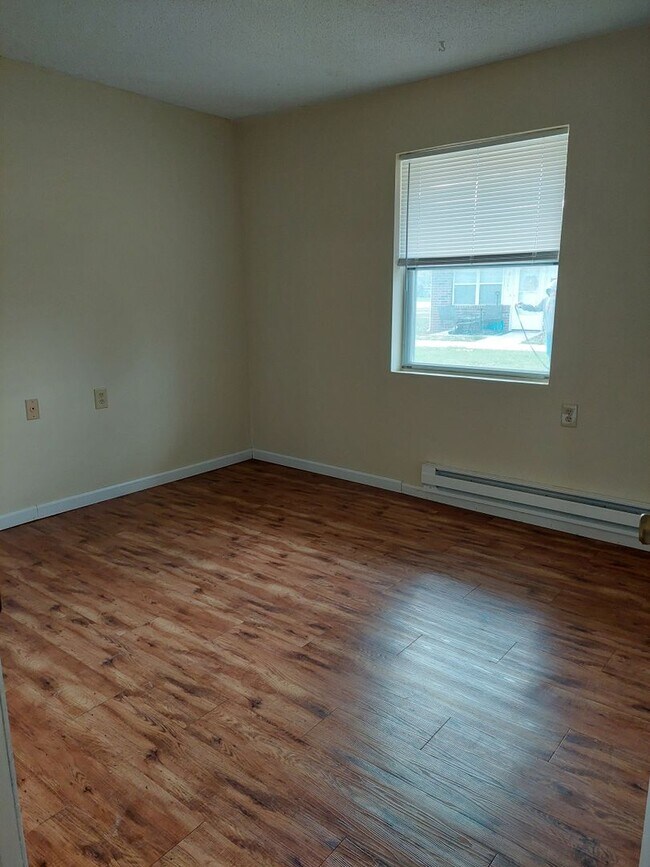 Building Photo - Rosewood Apartments