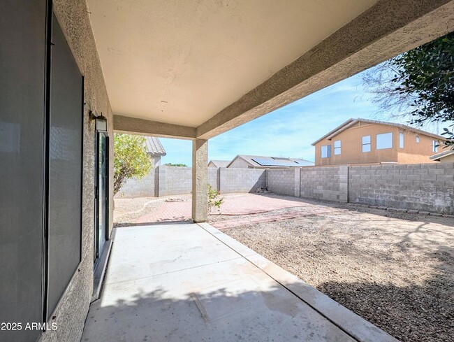 Building Photo - 8861 W Paradise Dr