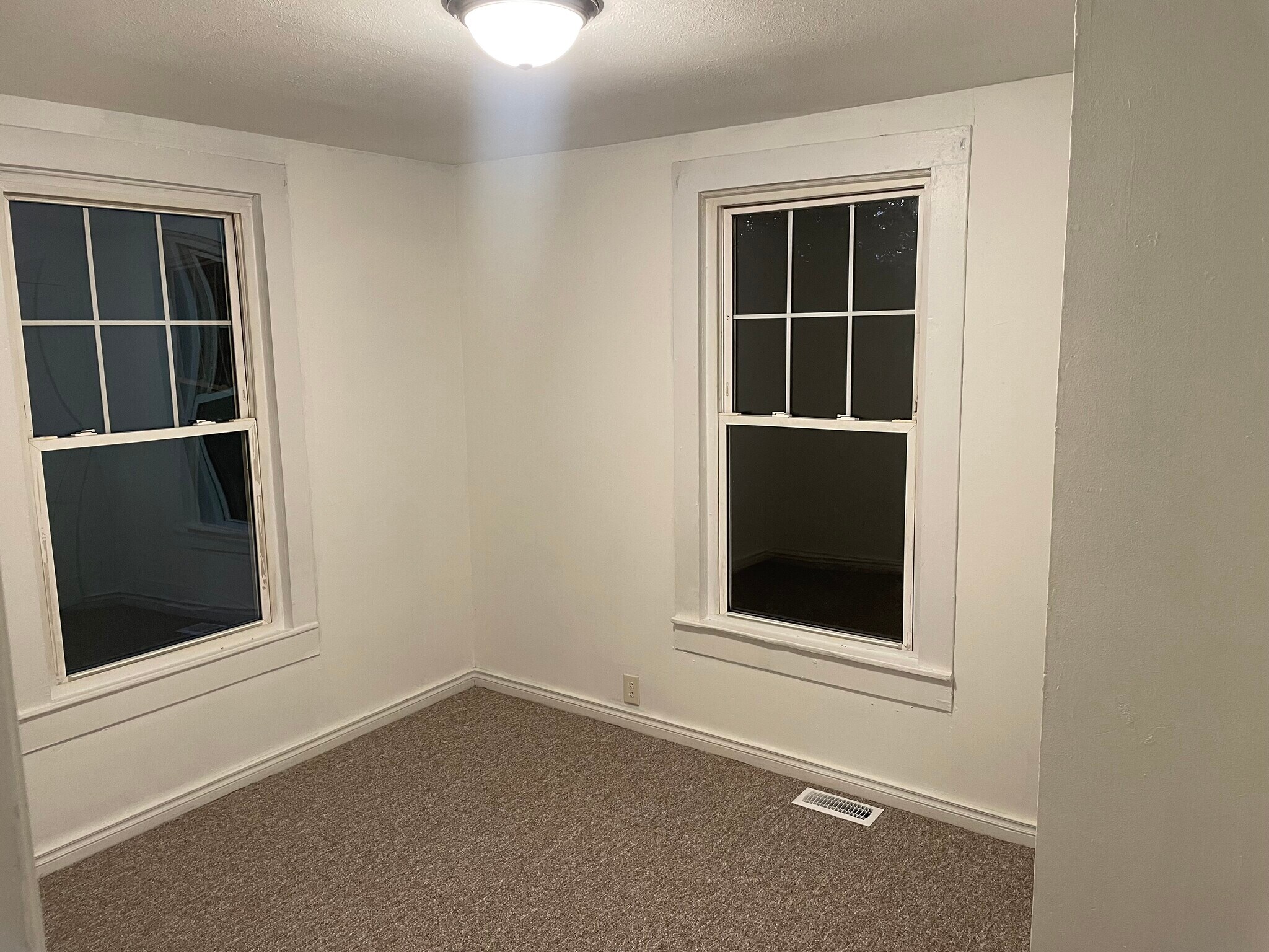 Building Photo - 74 Sunset Cir