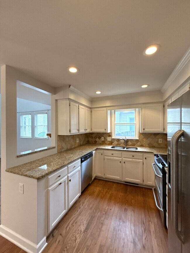 Building Photo - Dilworth Home - T.R. Lawing Realty Property