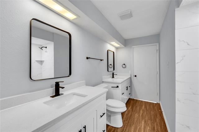 Building Photo - 3109 Lakeside Dr