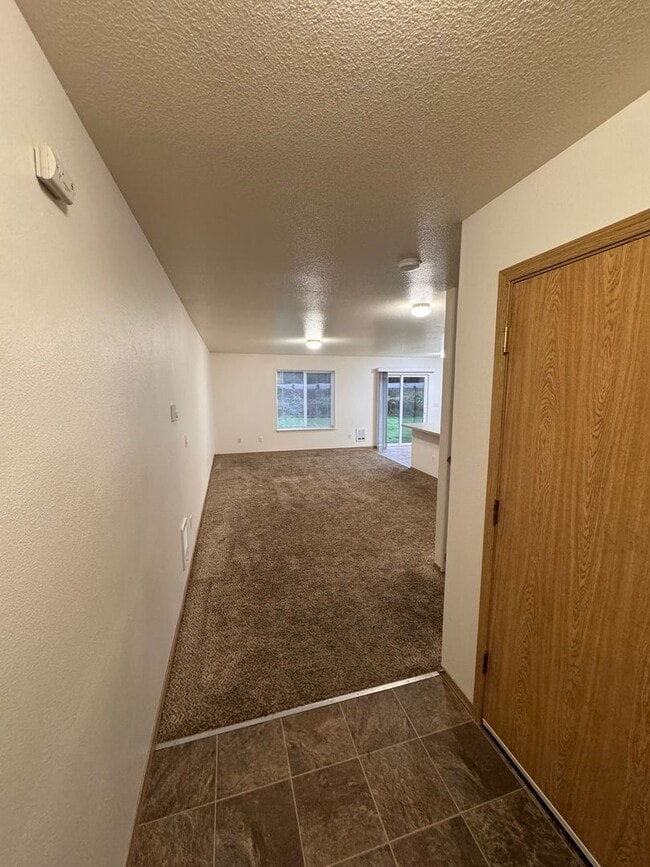 Building Photo - Spacious 3-Bed, 2.5-Bath Duplex for Rent in Longview