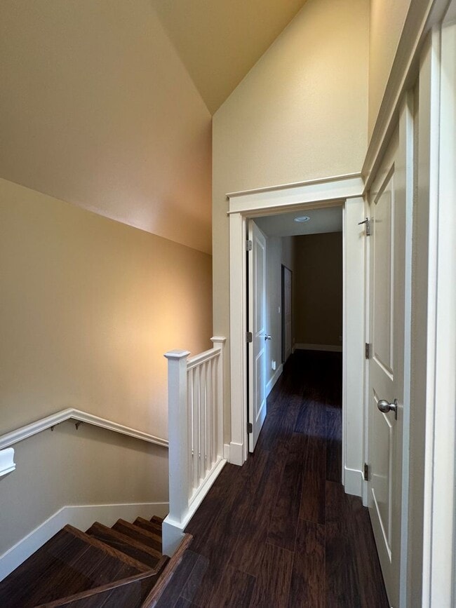 Building Photo - Cozy 3 bed 2.5 bath townhome on North Quee...